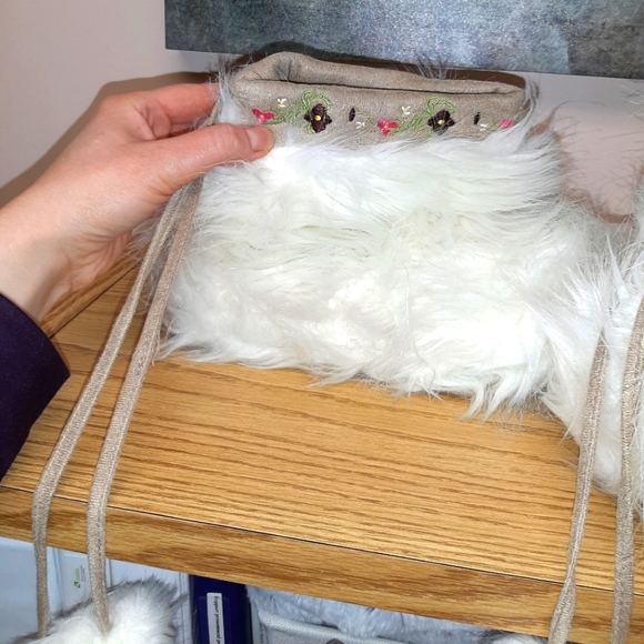 Y2K Plush Slippers with Pom Pom Laces - Picture 3 of 8